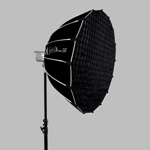 Aputure Light Dome SE 200D-n állvánnyal oldalnézetben