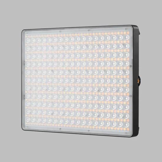 Aputure Amaran P60C előlnézet