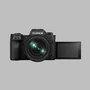 Kép 2/11 - Fujifilm X-H2 + XF 16-80mm F/4 R OIS WR Kit - Fekete (szemből, kihajtott LCD)