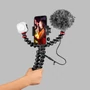 Kép 5/6 - JOBY GorillaPod Mobile Vlogging Kit - mobillal felszerelve, kézben