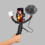 Kép 5/6 - JOBY GorillaPod Mobile Vlogging Kit - mobillal felszerelve, kézben