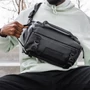 Kép 4/6 - WANDRD ROGUE Sling 6L Black Fotós Táska - Fekete színben